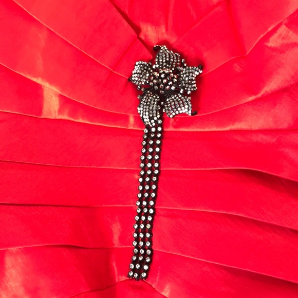 Strapless Elegant Red Dress - Picture 4 of 5